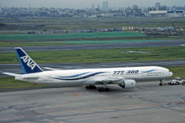 ANA創立45周年記念 [ 風 ]」特別塗装機 全日空 (777-300