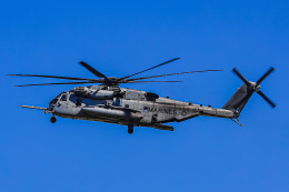 KAMIYA JASDFさんが、札幌飛行場で撮影したアメリカ海兵隊 CH-53Eの航空フォト（飛行機 写真・画像）