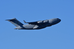 X8618さんが、横田基地で撮影したアメリカ空軍 C-17A Globemaster IIIの航空フォト（飛行機 写真・画像）