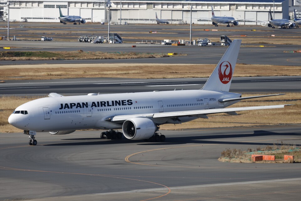 日本航空 Boeing 777-200 JA703J 羽田空港 航空フォト | by ドラパチさん 撮影2023年01月03日