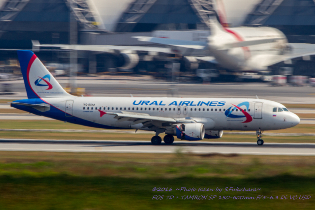 謎のタイ人さんが、スワンナプーム国際空港で撮影したウラル航空 A320-214の航空フォト（飛行機 写真・画像）