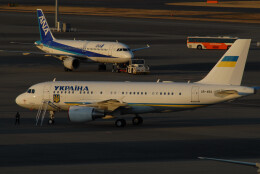 banshee02さんが、羽田空港で撮影したウクライナ政府 A319-115CJの航空フォト（飛行機 写真・画像）