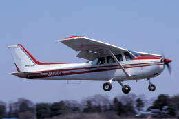 blowgunさんが、不明で撮影した本田航空 172P Skyhawk IIの航空フォト（飛行機 写真・画像）