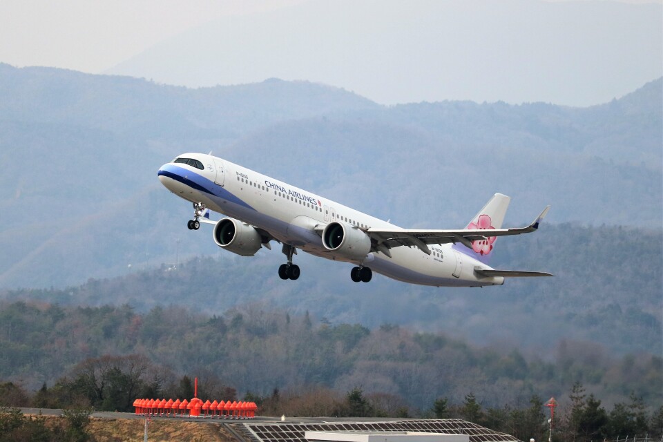 チャイナエアライン　1:200 A321neo China Airlines Airbus A321NEO B-18102 with stand Aviation