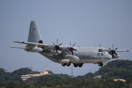 hamablue22さんが、嘉手納飛行場で撮影したアメリカ海兵隊 KC-130J Herculesの航空フォト（飛行機 写真・画像）