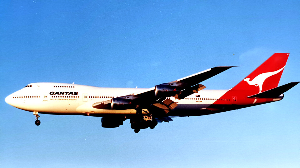 カンタス航空 Boeing 747-300 VH-EBU 1/200 BOEING 747-300 QANTAS REG: VH-EBU WITH STAND - INFLIGHT 200