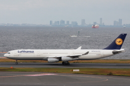 小牛田薫さんが、羽田空港で撮影したルフトハンザドイツ航空 A340-313Xの航空フォト（飛行機 写真・画像）