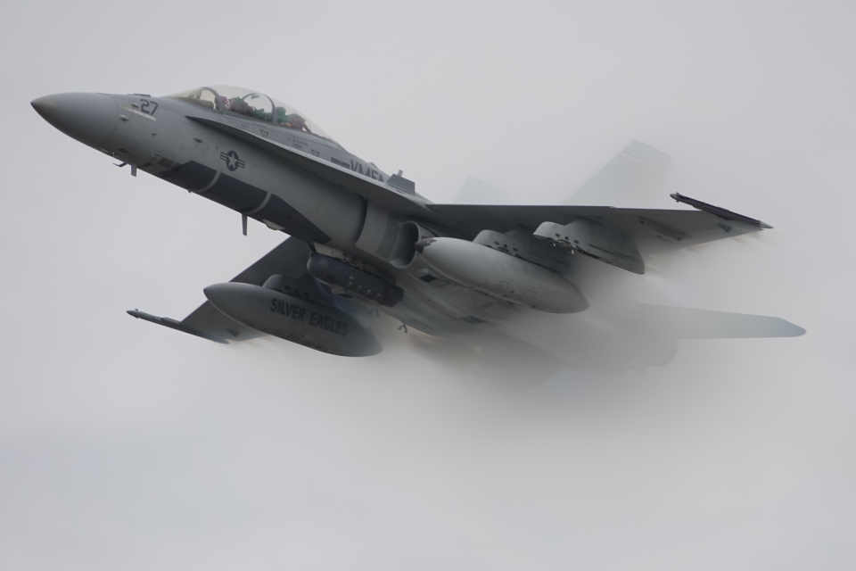 Hiページ 機体記号 : 165527 (アメリカ海兵隊) 航空機体ガイド | FlyTeam