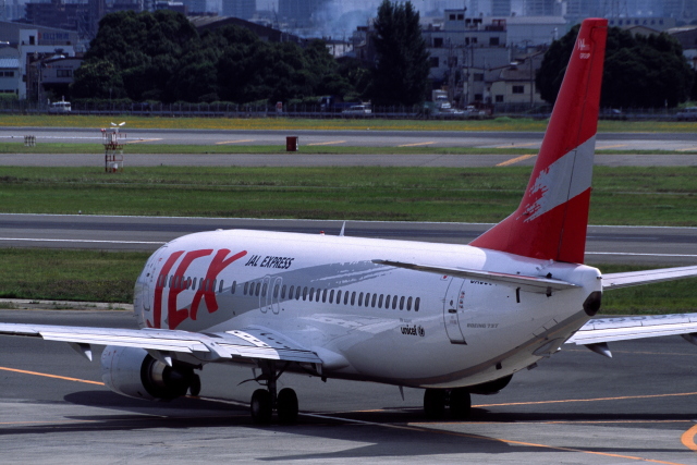 piratさんが、伊丹空港で撮影したJALエクスプレス 737-446の航空フォト（飛行機 写真・画像）