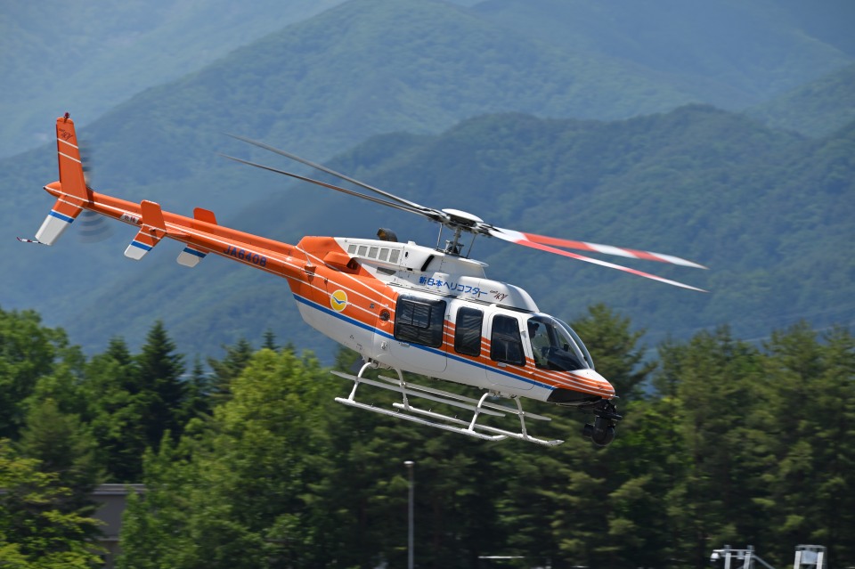 新日本ヘリコプター Bell 407 JA6408 松本空港 航空フォト | by
