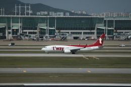 職業旅人さんが、仁川国際空港で撮影したティーウェイ航空 737-8ALの航空フォト（飛行機 写真・画像）