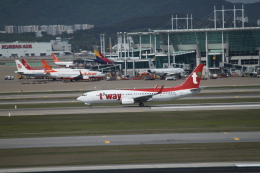 職業旅人さんが、仁川国際空港で撮影したティーウェイ航空 737-8ASの航空フォト（飛行機 写真・画像）