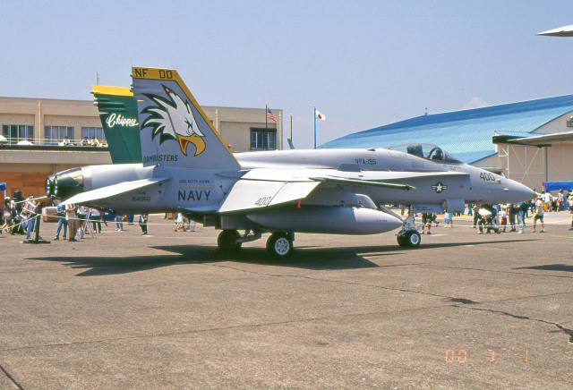fantaro3ページ アメリカ海兵隊 McDonnell Douglas F/A-18 Hornet 164969 厚木