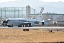 Tango-4さんが、横田基地で撮影したアメリカ空軍 RC-135S (717-148)の航空フォト（飛行機 写真・画像）