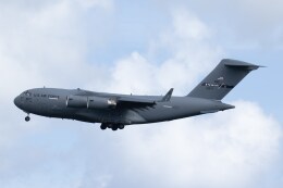 Mochi7D2さんが、嘉手納飛行場で撮影したアメリカ空軍 C-17A Globemaster IIIの航空フォト（飛行機 写真・画像）