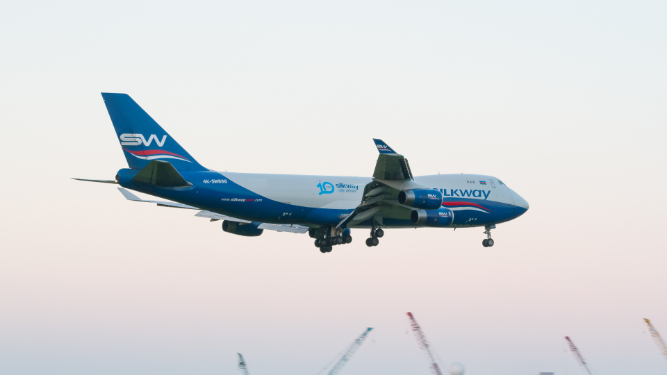 シルクウェイ・ウェスト・エアラインズ Boeing 747-400 4K-SW888