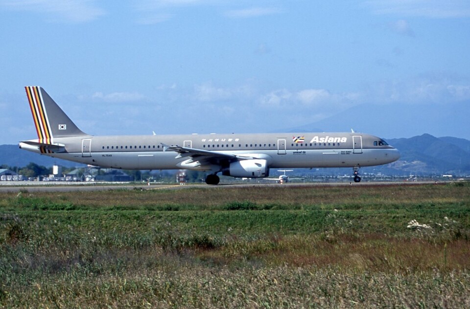 アシアナ航空 Airbus A321 HL7549 仙台空港 航空フォト | by