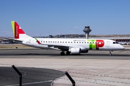 xingyeさんが、マドリード・バラハス国際空港で撮影したポルトガリア航空 ERJ-190-100 LR (ERJ-190LR)の航空フォト（飛行機 写真・画像）