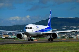 T.Sazenさんが、伊丹空港で撮影した全日空 767-381の航空フォト（飛行機 写真・画像）