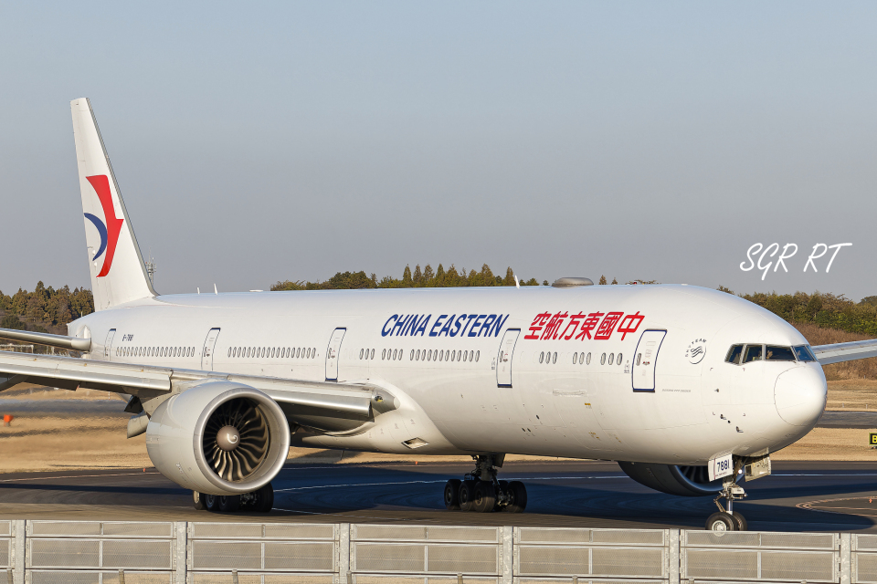 中国東方航空Boeing777-300ER 中国東方航空 Boeing 777-300 B-7349 成田国際空港 航空フォト