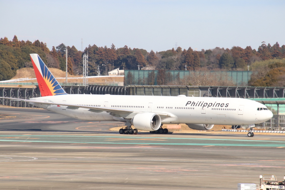 フィリピン航空Boeing777-300ER フィリピン航空 Boeing 777-300 RP-C7774 成田国際空港 航空