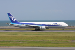 プルシアンブルーさんが、大分空港で撮影した全日空 767-381の航空フォト（飛行機 写真・画像）