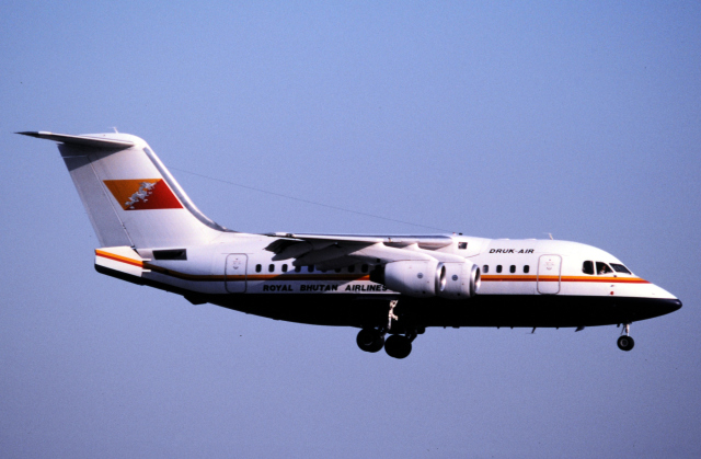 チャーリーマイクさんが、羽田空港で撮影したドゥルク航空 BAe-146-100の航空フォト（飛行機 写真・画像）