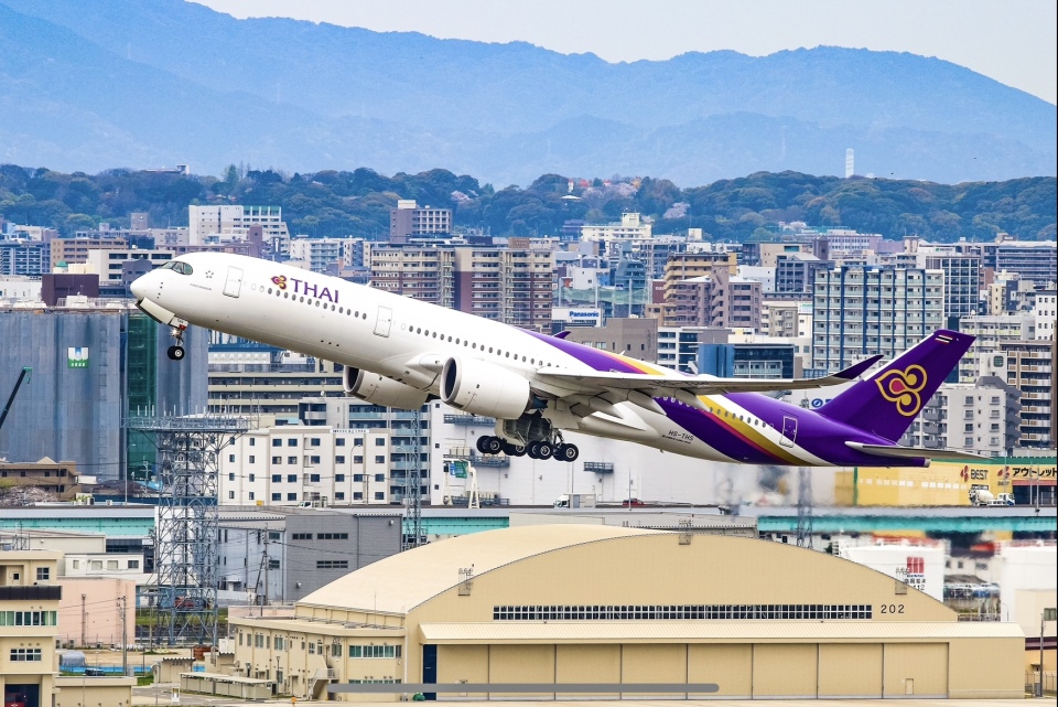 タイ国際航空 Airbus A350-900 HS-THS 福岡空港 航空フォト | by