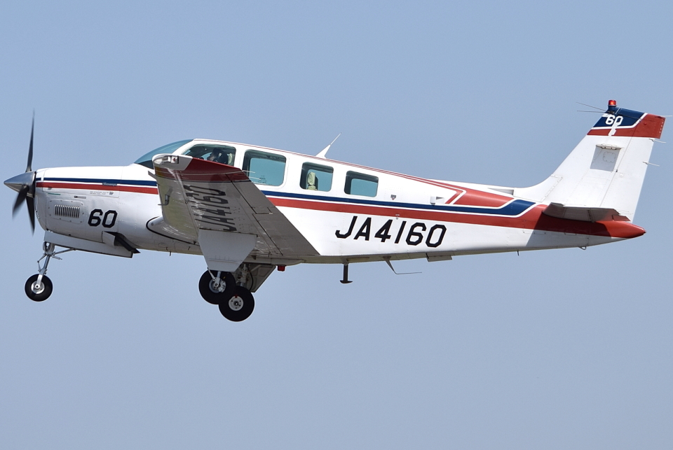 日本個人所有 Beechcraft 36 Bonanza JA4160 八尾空港 航空