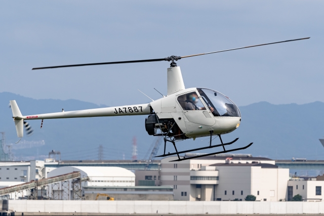 Ariesさんが、大阪ヘリポートで撮影した小川航空 R22 Betaの航空フォト（飛行機 写真・画像）