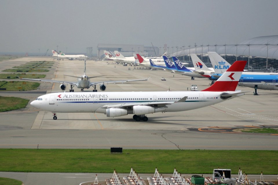オーストリア航空 Airbus A340-200 OE-LAG 関西国際空港 航空