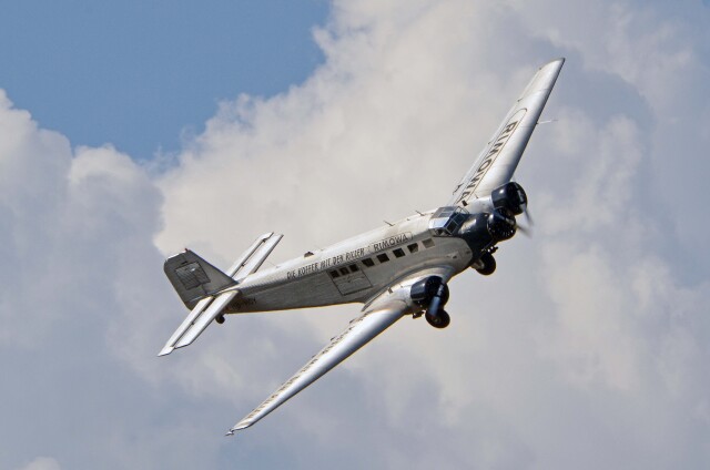 ヘキサゴンさんが、ミリテール・ド・ペイエルヌ飛行場で撮影したJUエア 352A-3 (Ju 52)の航空フォト（飛行機 写真・画像）