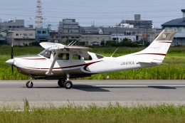 Ariesさんが、八尾空港で撮影した共立航空撮影 T206H Turbo Stationairの航空フォト（飛行機 写真・画像）