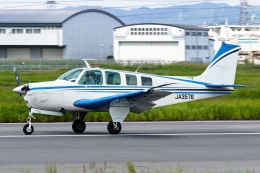 Ariesさんが、八尾空港で撮影した日本法人所有 A36 Bonanza 36の航空フォト（飛行機 写真・画像）