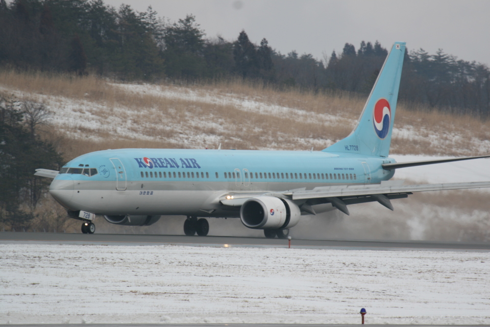 大韓航空 Boeing 737-900 HL7728 秋田空港 航空フォト | by