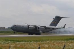 endress voyageさんが、伊丹空港で撮影したアメリカ空軍 C-17A Globemaster IIIの航空フォト（飛行機 写真・画像）
