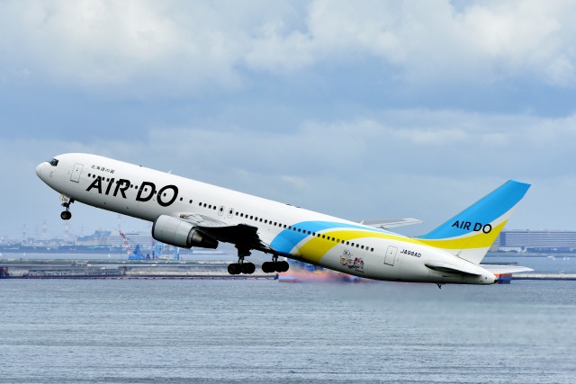 飛行機色々 旭川空港開港50周年記念」特別塗装機 AIR DO (767-300 | JA98AD