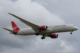 ヴァージン・アトランティック航空 Boeing 787-9 英国で乗客264人を乗せた飛行機がドローンと衝突寸前、わずか15