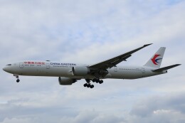 boeing7779xさんが、ロンドン・ヒースロー空港で撮影した中国東方航空 777-39P/ERの航空フォト（飛行機 写真・画像）