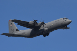 チャーリーマイクさんが、横田基地で撮影したアメリカ空軍 C-130J-30 Herculesの航空フォト（飛行機 写真・画像）