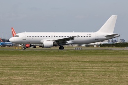 NIKEさんが、アムステルダム・スキポール国際空港で撮影したアイボム・エア A320-214の航空フォト（飛行機 写真・画像）