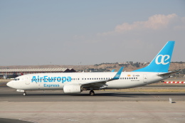 安芸あすかさんが、マドリード・バラハス国際空港で撮影したエア・ヨーロッパ・エクスプレス 737-8KNの航空フォト（飛行機 写真・画像）