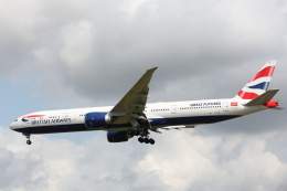 安芸あすかさんが、ロンドン・ヒースロー空港で撮影したブリティッシュ・エアウェイズ 777-336/ERの航空フォト（飛行機 写真・画像）