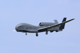 norimotoさんが、三沢飛行場で撮影した航空自衛隊 RQ-4B-30 Global Hawkの航空フォト（飛行機 写真・画像）