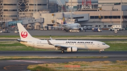 zero1さんが、羽田空港で撮影した日本航空 737-846の航空フォト（飛行機 写真・画像）