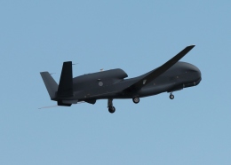 ニセカメⅡさんが、三沢飛行場で撮影した航空自衛隊 RQ-4B-30 Global Hawkの航空フォト（飛行機 写真・画像）
