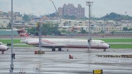 zero1さんが、高雄国際空港で撮影した遠東航空 MD-83 (DC-9-83)の航空フォト（飛行機 写真・画像）