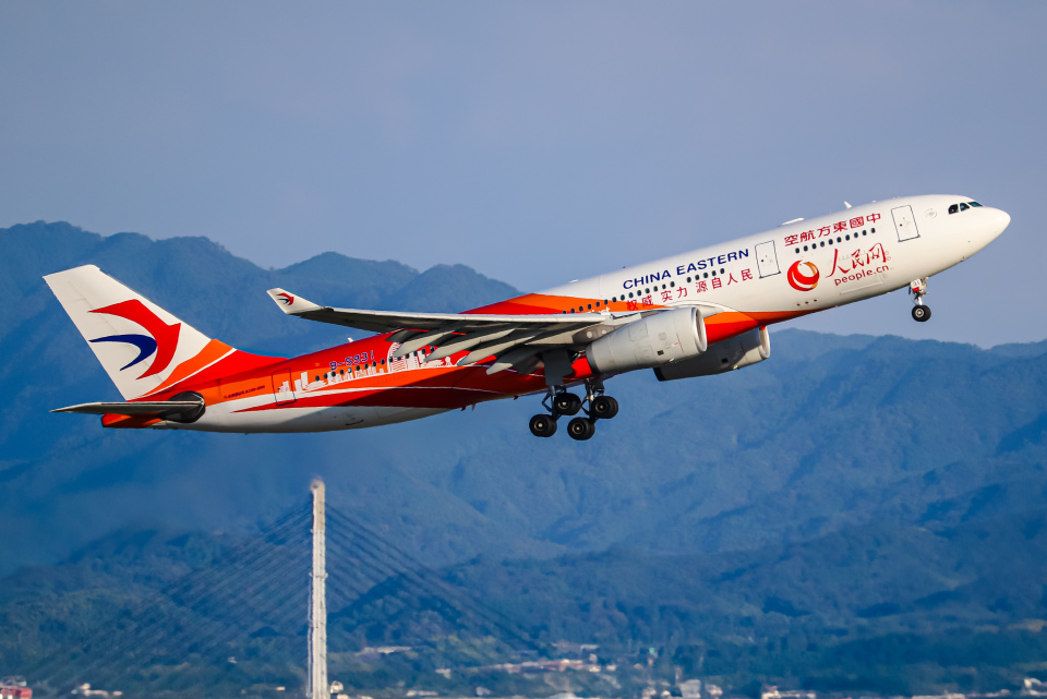 中国東方航空 Airbus A330-200 B-5931 関西国際空港 航空フォト