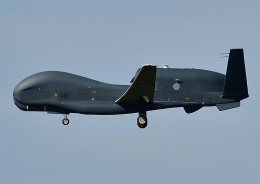 じーく。さんが、三沢飛行場で撮影した航空自衛隊 RQ-4B-30 Global Hawkの航空フォト（飛行機 写真・画像）
