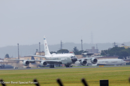 グリーンベレー特殊部隊さんが、横田基地で撮影したアメリカ空軍 RC-135W Rivet Joint (717-158)の航空フォト（飛行機 写真・画像）